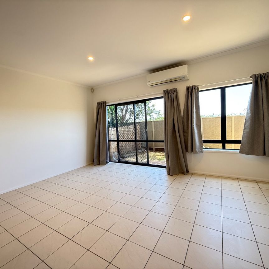 Newly Refurbished 3-Bedroom Duplex Townhouse - Photo 1