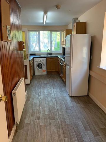 4 bedroom semi-detached house to rent - Photo 5