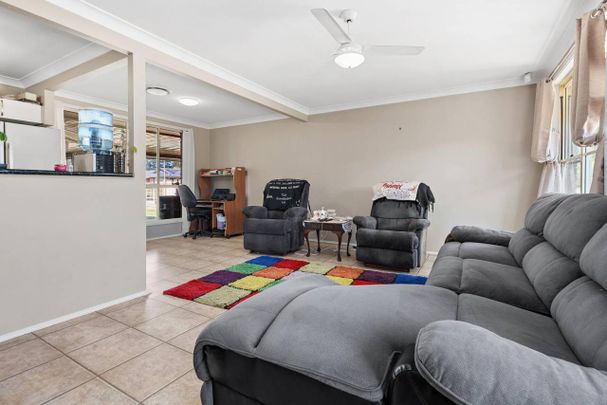 5 BEDROOM HOME WITH POOL!! - Photo 1