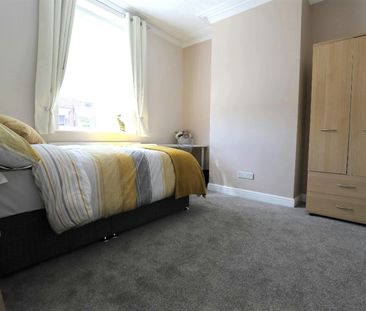Terraced House to rent on - Photo 3
