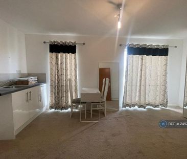 1 bedroom in a house share to rent - Photo 3