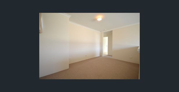 LARGE 4 BEDROOM FAMILY HOME IN PRIME LOCATION - Photo 1