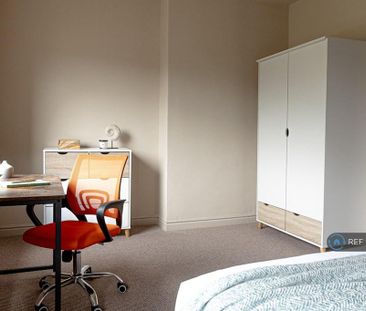 1 bedroom in a house share to rent - Photo 2