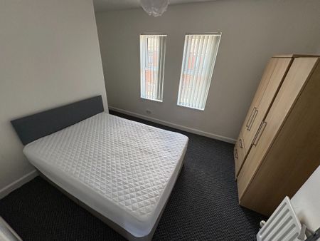 30 Ebor Drive, Belfast BT12 6NL - Photo 4