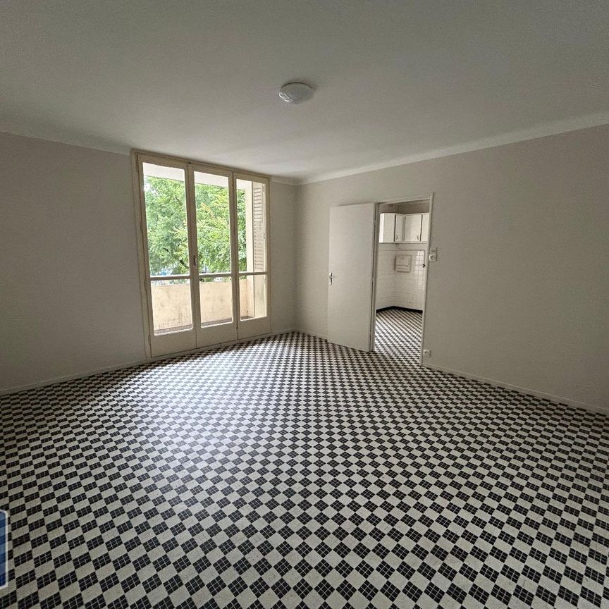 Location Appartement 4 pièces 77m² CHAMBERY 73000 - Photo 1