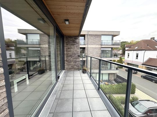 Op zoek naar een lichtrijk appartement met twee slaapkamers in Oudenaarde? - Photo 1