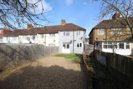 3 bedroom semi-detached house to rent - Photo 2