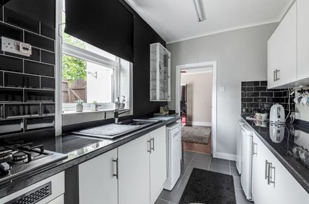 3 bed Semi-Detached House for Rent - Photo 4