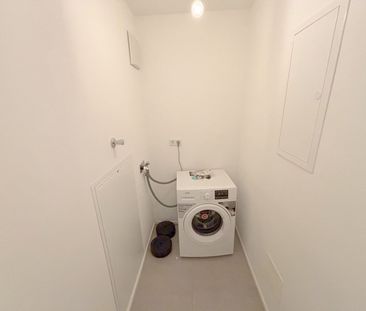 Trier: Stilvoll möblierte 2-Zimmer-Wohnung mit offenem Wohn- und Es... - Photo 2