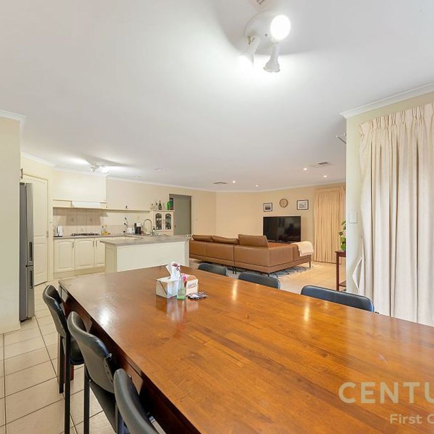 Comfortable Living in Glenside - Photo 1