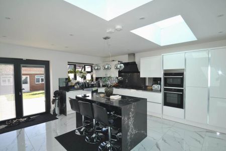 House share to rent - Photo 3