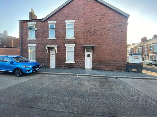 2 bedroom semi-detached house to rent - Photo 1