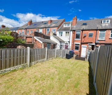 3 bedroom end of terrace house to rent - Photo 5