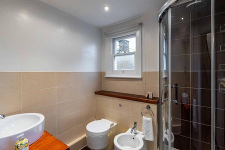 3 bedroom flat to rent - Photo 2