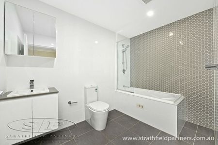 Luxury Apartment with Sydney CBD Views - Photo 5