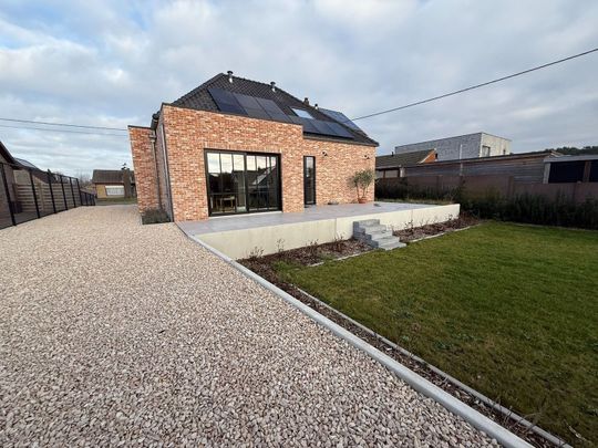 Prachtig instapklare woning met 3 slaapkamers en grote tuin te Leopoldsburg. - Photo 1