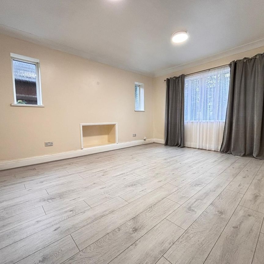 2 Bed Maisonette, Vine St, M7 - Photo 1