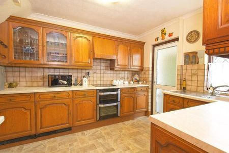 3 bedroom terraced house to rent - Photo 4