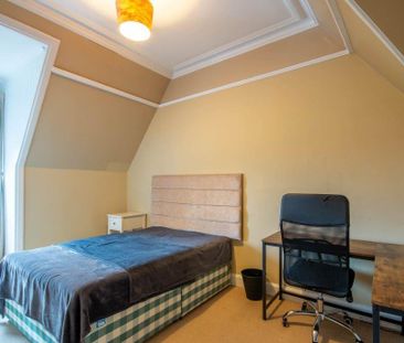 3 bedroom flat to rent - Photo 2