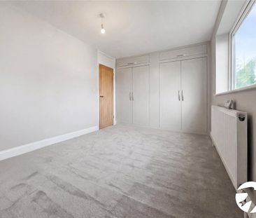 3 bedroom flat to rent - Photo 5