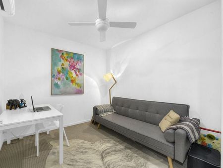 Modern & Stylish Dual Balcony Apartment - Photo 2