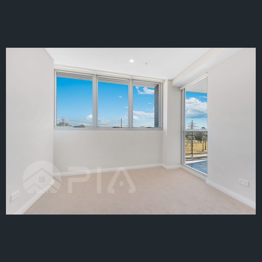 Luxurious Two Bedrooms Apartment In Prime Location For Lease!! - Photo 1