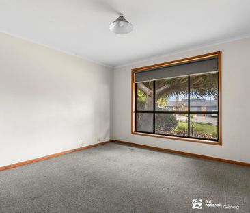 NEAT THREE BEDROOM FAMILY HOME - Photo 4