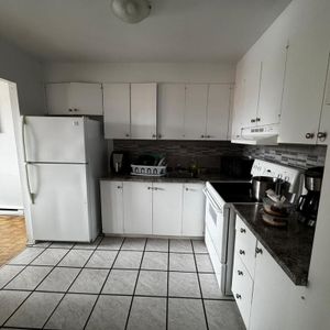 Grand 4 ½ à Louer – 3e étage - Photo 3