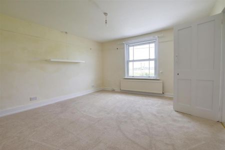3 bedroom detached house to rent - Photo 3
