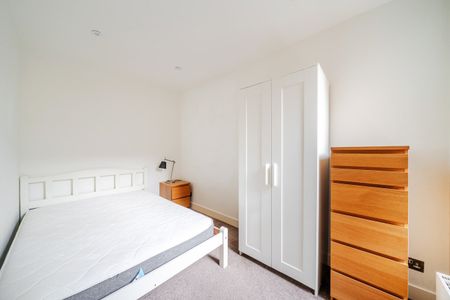 Shelgate Road, London, SW11 - Photo 2