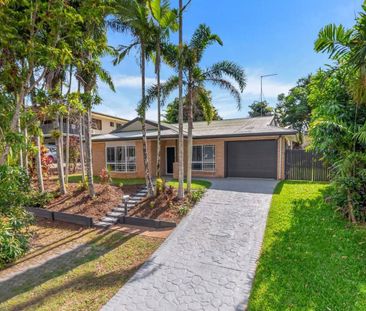 Elevated Home with Views - Full AC - 6x4 Shed - 13Kw Solar - Photo 1