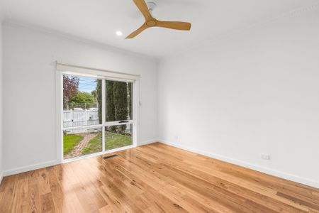 Charming 3-bedroom Residence in Pascoe Vale! - Photo 2