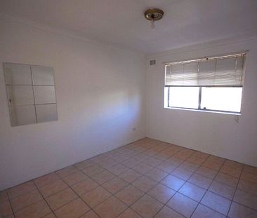 Well Maintained&comma; Two Bedroom Unit&excl; - Photo 1