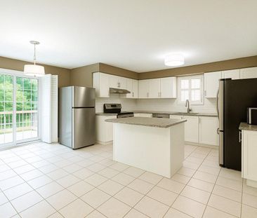 For Lease - 492 Palmtree Crescent, Oshawa, Ontario - Photo 3