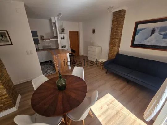 Alquiler de piso en Calle de la Reina Na Maria, 1 - Photo 1