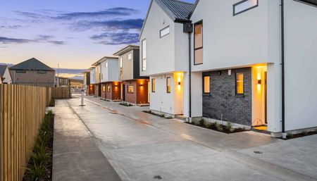 New build two bedroom town house Redwood - Photo 4