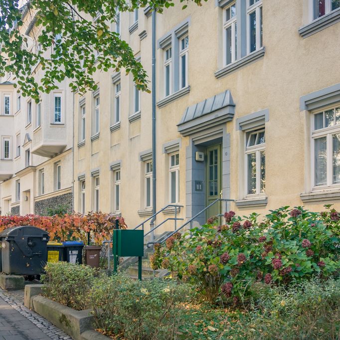 Charmante Dachgeschosswohnung mit Badewanne - Photo 1