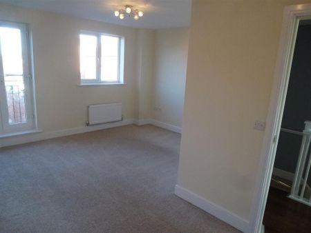 3 bedroom end of terrace house to rent - Photo 4