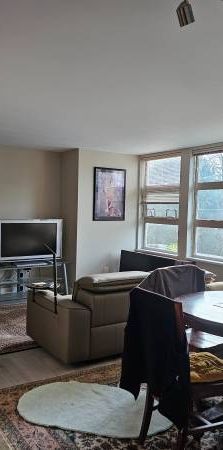 Large 1 bedroom + den - Photo 1