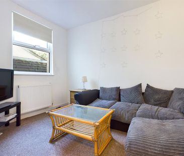 4 bedroom terraced house to rent - Photo 3