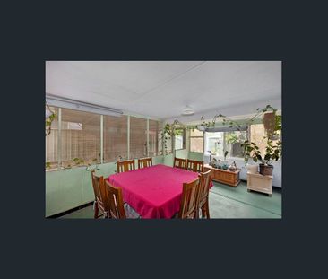 Three Bedroom Home with Room to Relax - Photo 2