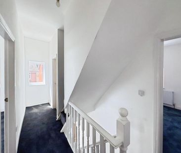 3 bedroom end of terrace house to rent - Photo 3