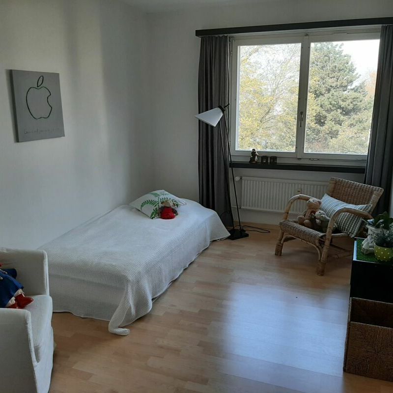 grosszügige 5.5 Zimmer-Altbauwohnung an ruhiger Lage - Photo 1