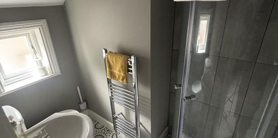 1 bedroom in a house share to rent - Photo 3