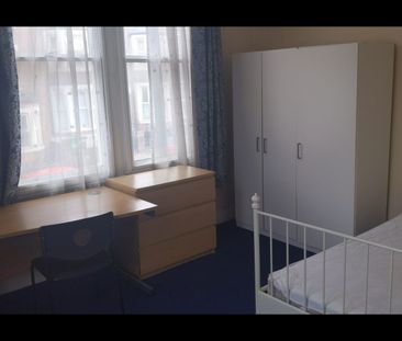 Room in a Shared House, Alfreton Road, NG7 - Photo 2