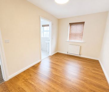 Four Bedroom House To Let on Childers Court - Photo 5