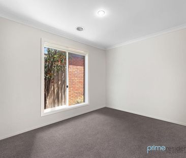 Spacious & Modern 4-Bedroom Family Home in Wyndham Vale - Photo 2