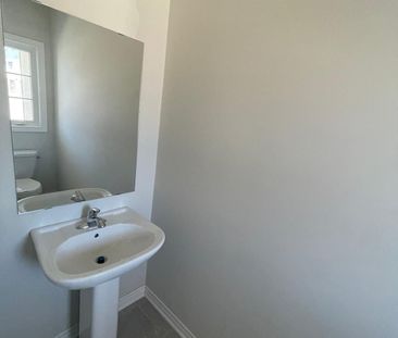 For Lease - 109 Aquasanta Crescent, Hamilton, Ontario - Photo 5