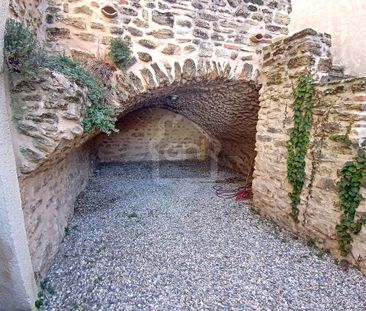 Centre village maison T3 restaurée avec cour et vue imprenable, - Photo 1