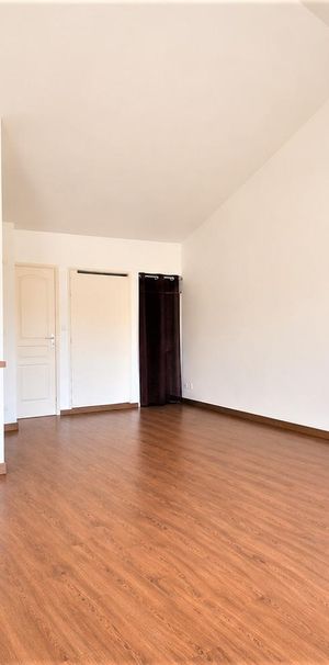 Location Appartement 2 pièces 52m² MONTAGNE 33570 - Photo 1